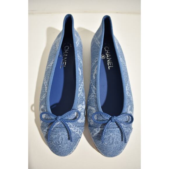 Chanel 23A Printed Denim Blue White CC Logo Bow Tie Ballet Ballerina Flat 37 - Picture 3 of 12